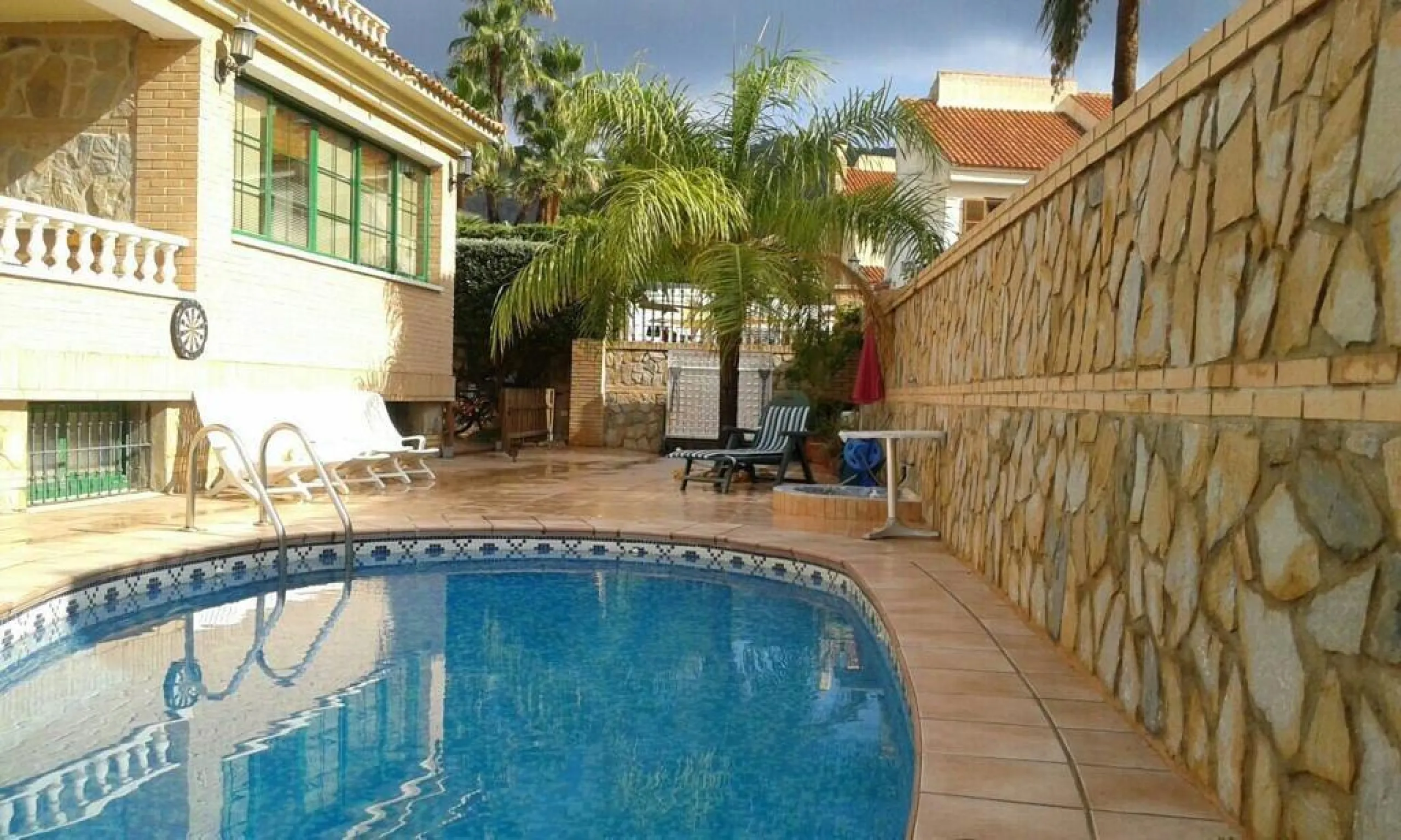 Villa con piscina y vistas a las montañas y Benidorm en la zona de Rincón de Loix