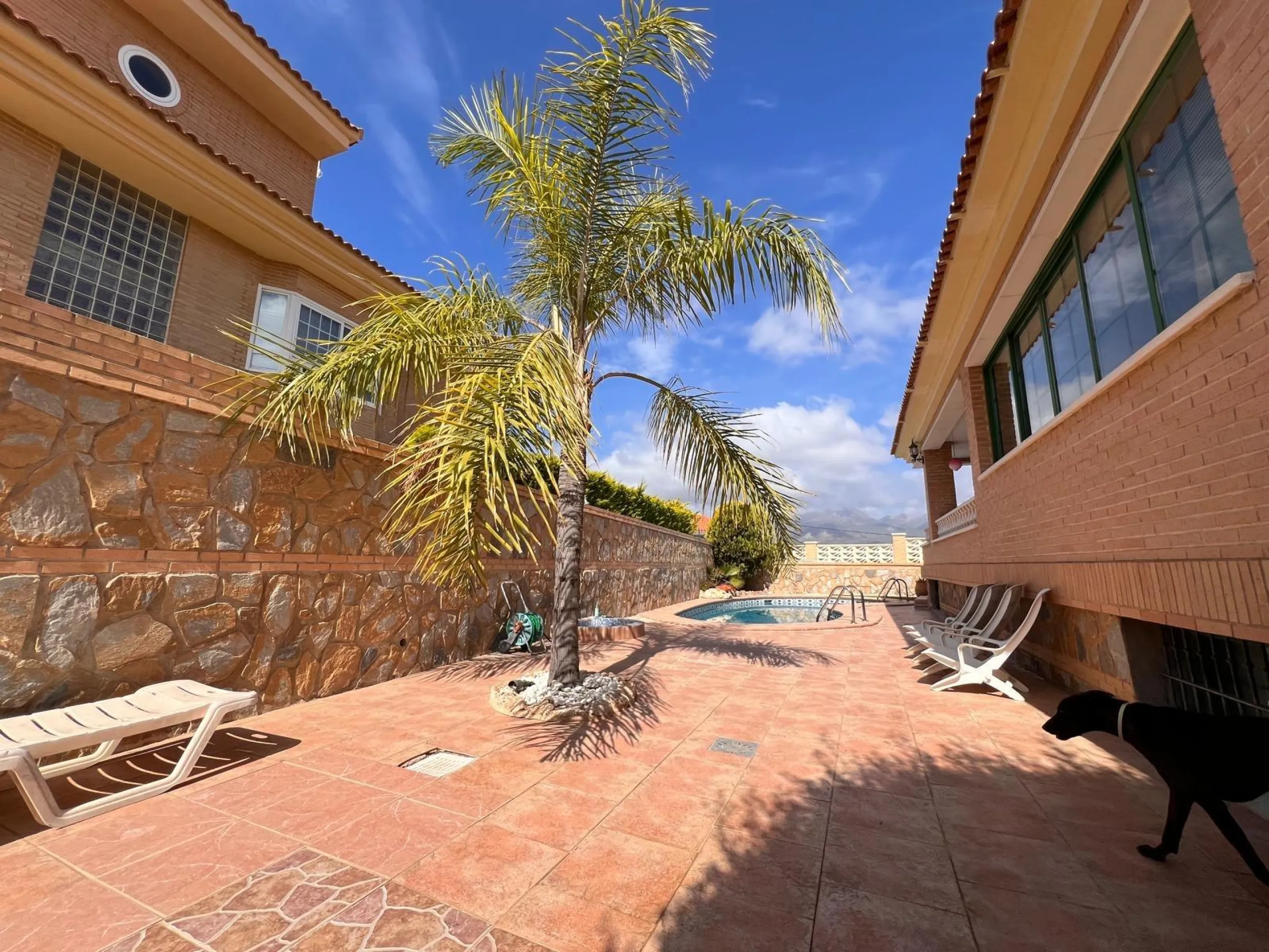 Villa con piscina y vistas a las montañas y Benidorm en la zona de Rincón de Loix