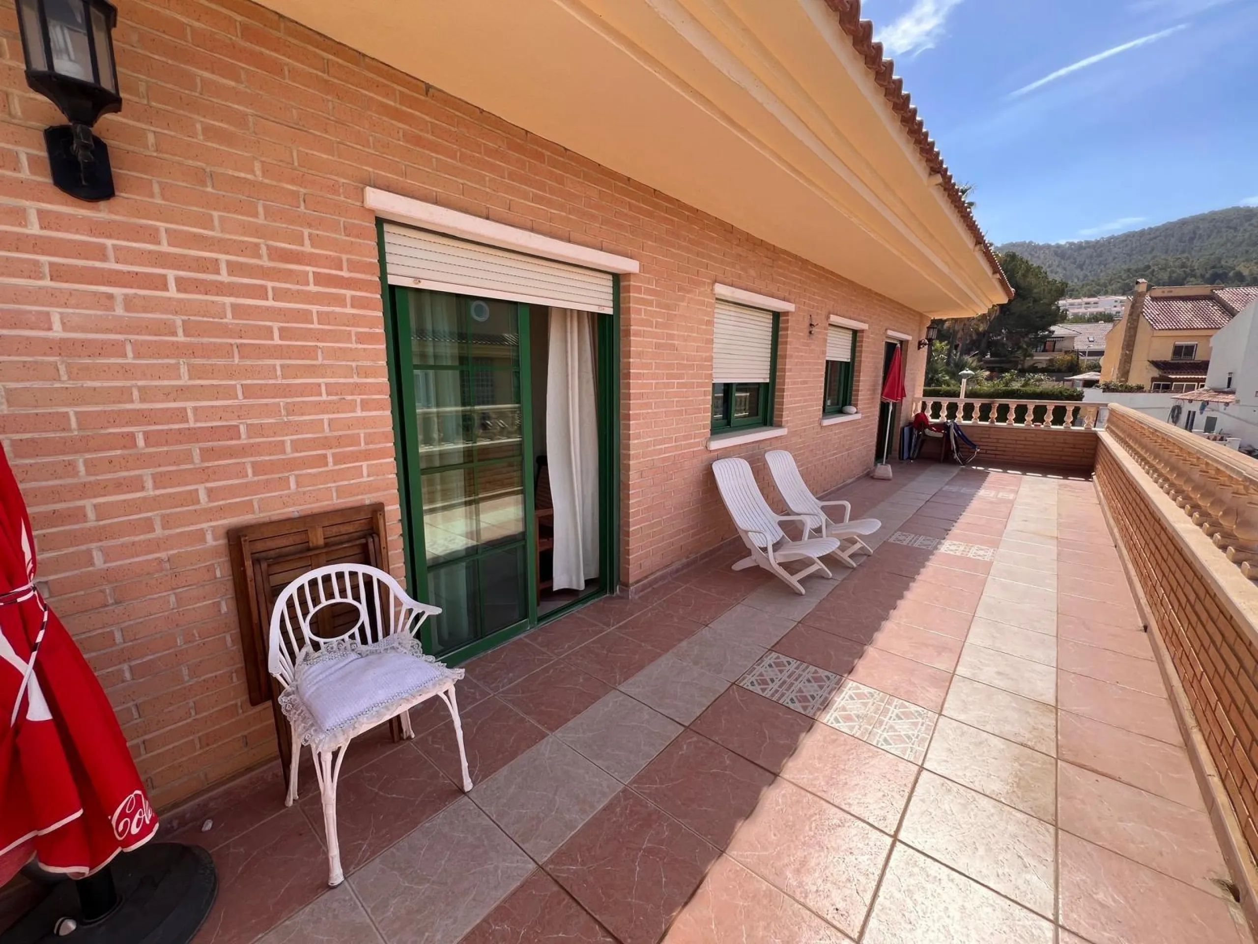 Villa con piscina y vistas a las montañas y Benidorm en la zona de Rincón de Loix
