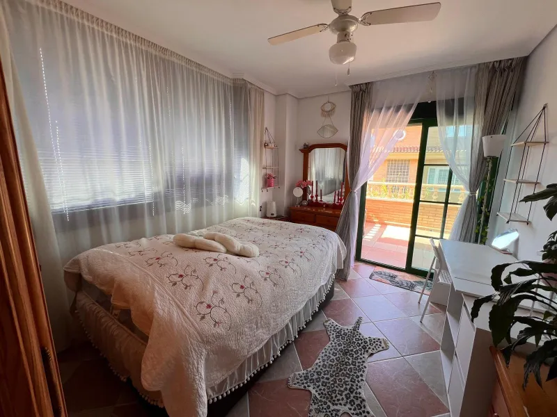 Villa con piscina y vistas a las montañas y Benidorm en la zona de Rincón de Loix