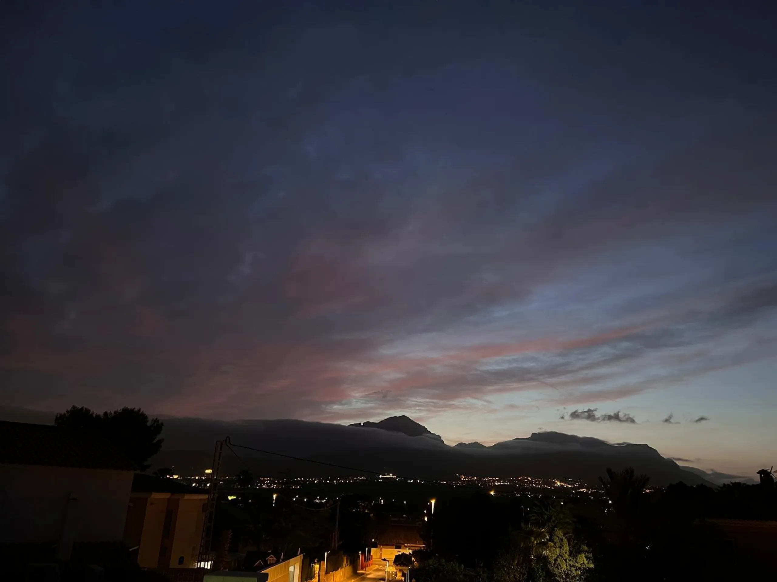 Villa con piscina y vistas a las montañas y Benidorm en la zona de Rincón de Loix