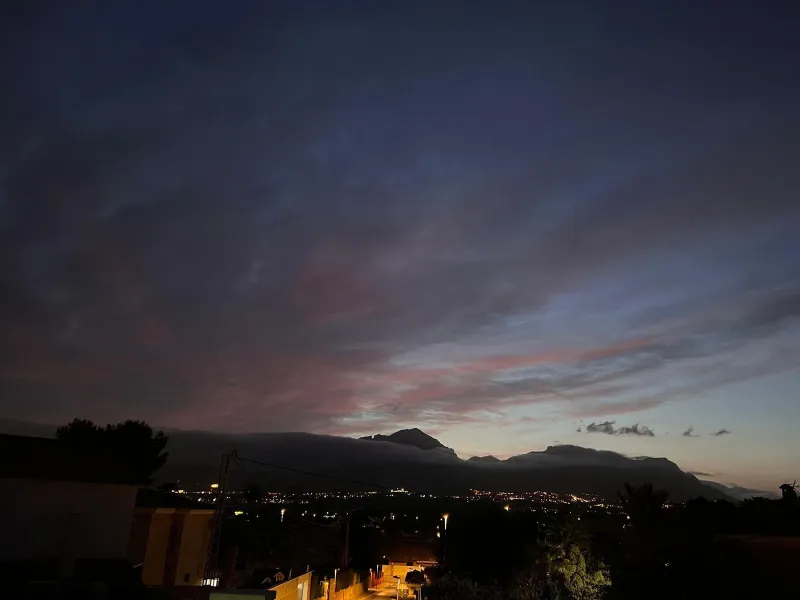 Villa con piscina y vistas a las montañas y Benidorm en la zona de Rincón de Loix