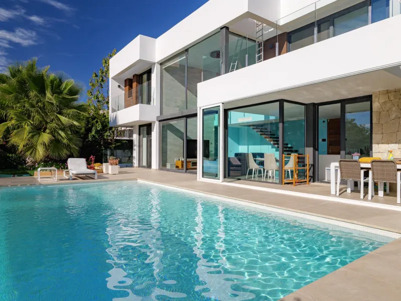 Unique villa in Sierra Cortina: prestigious location between mountains and sea