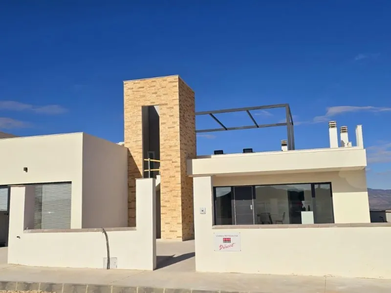 VILLA DE LUJO EN (LA PINILLA) MURCIA. PISCINA. 2 DORM. 2 BAÑOS. PARCELA 150 M2. SOLARIUM 44 M2.