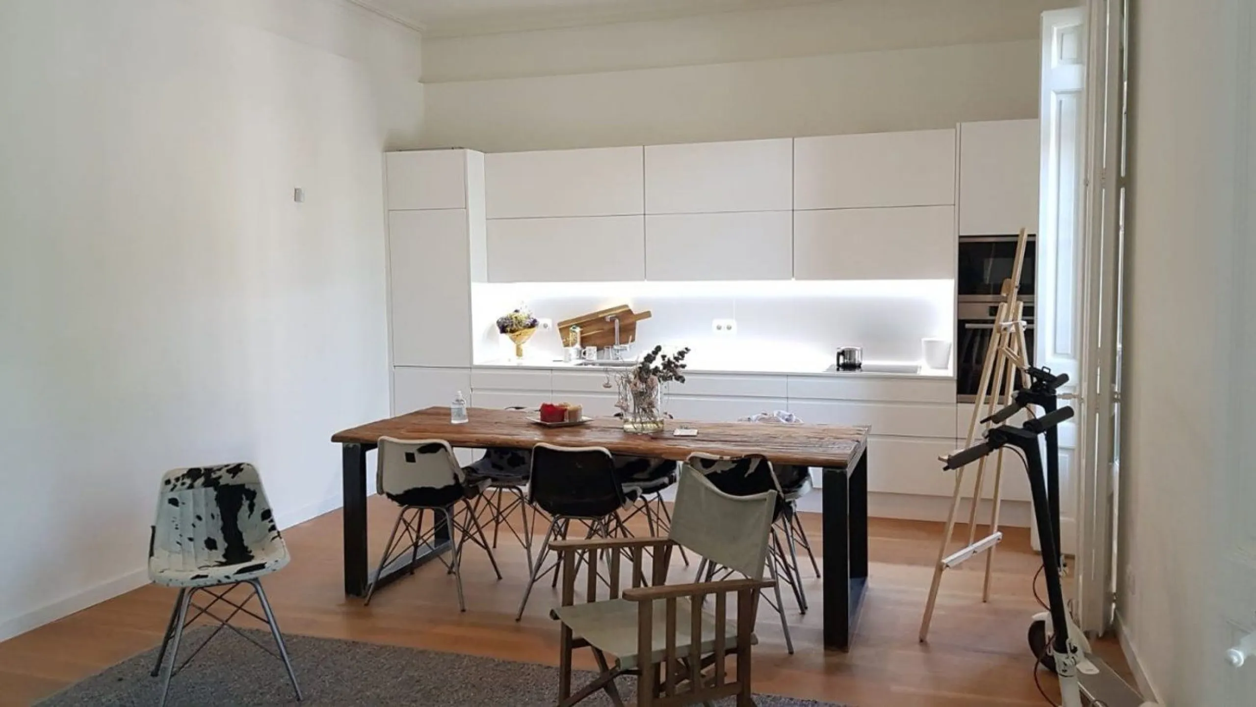 Renovated Apartment with Balconies in Eixample Esquerra, Barcelona