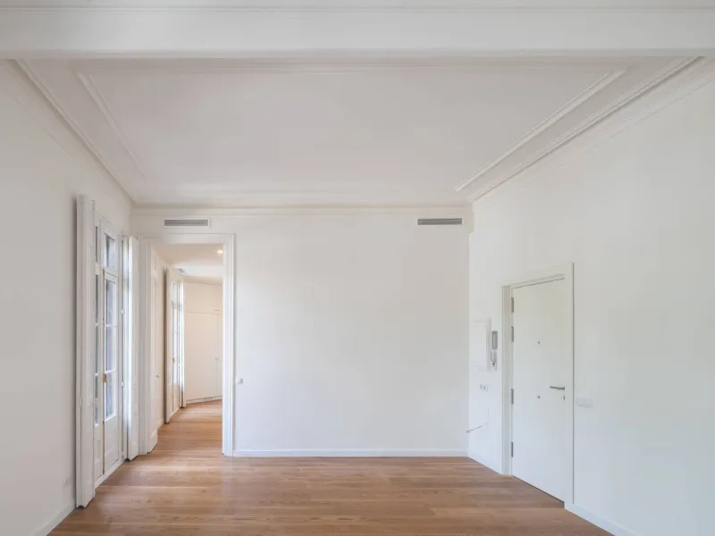 Renovated Apartment with Balconies in Eixample Esquerra, Barcelona