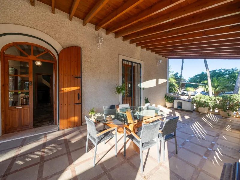 Rustic Oasis: Large House with Land All the Amenities