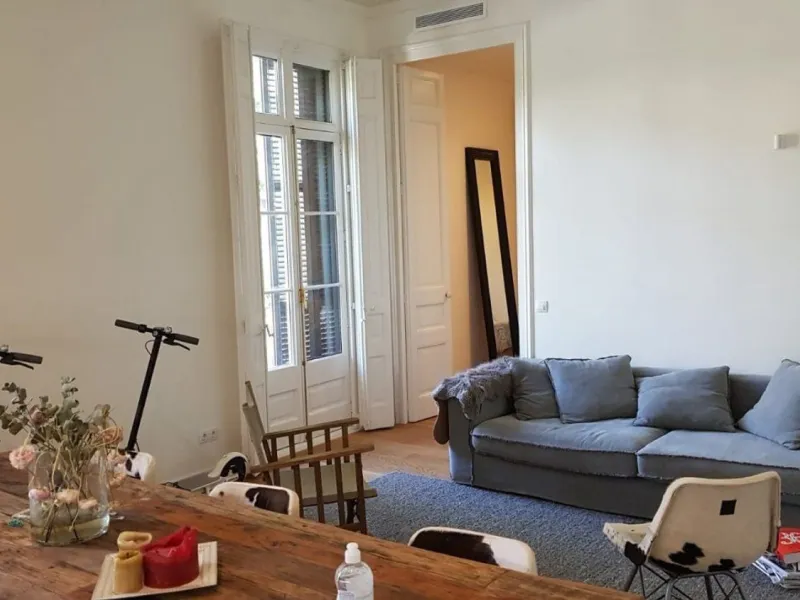 Renovated Apartment with Balconies in Eixample Esquerra, Barcelona