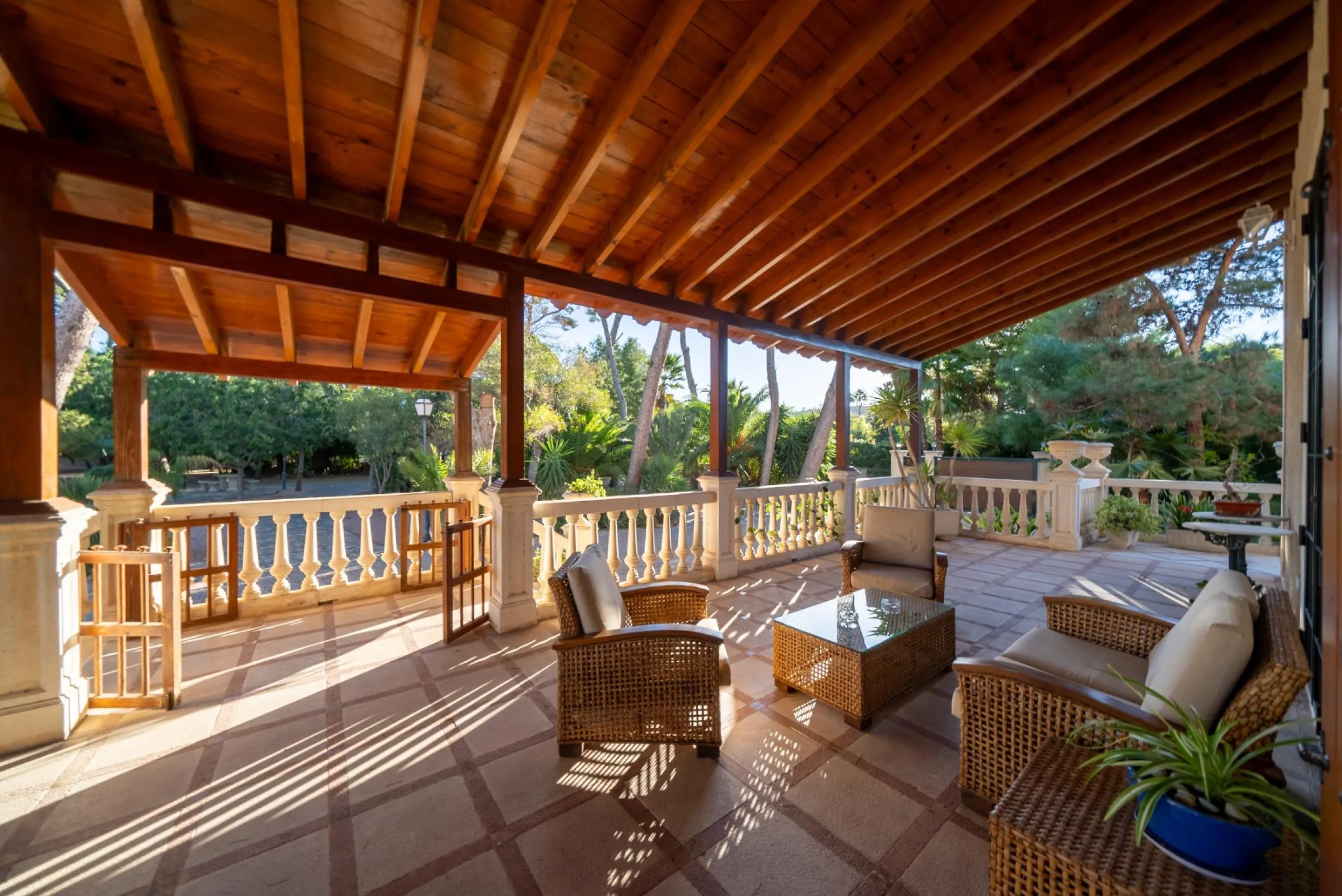 Rustic Oasis: Large House with Land All the Amenities