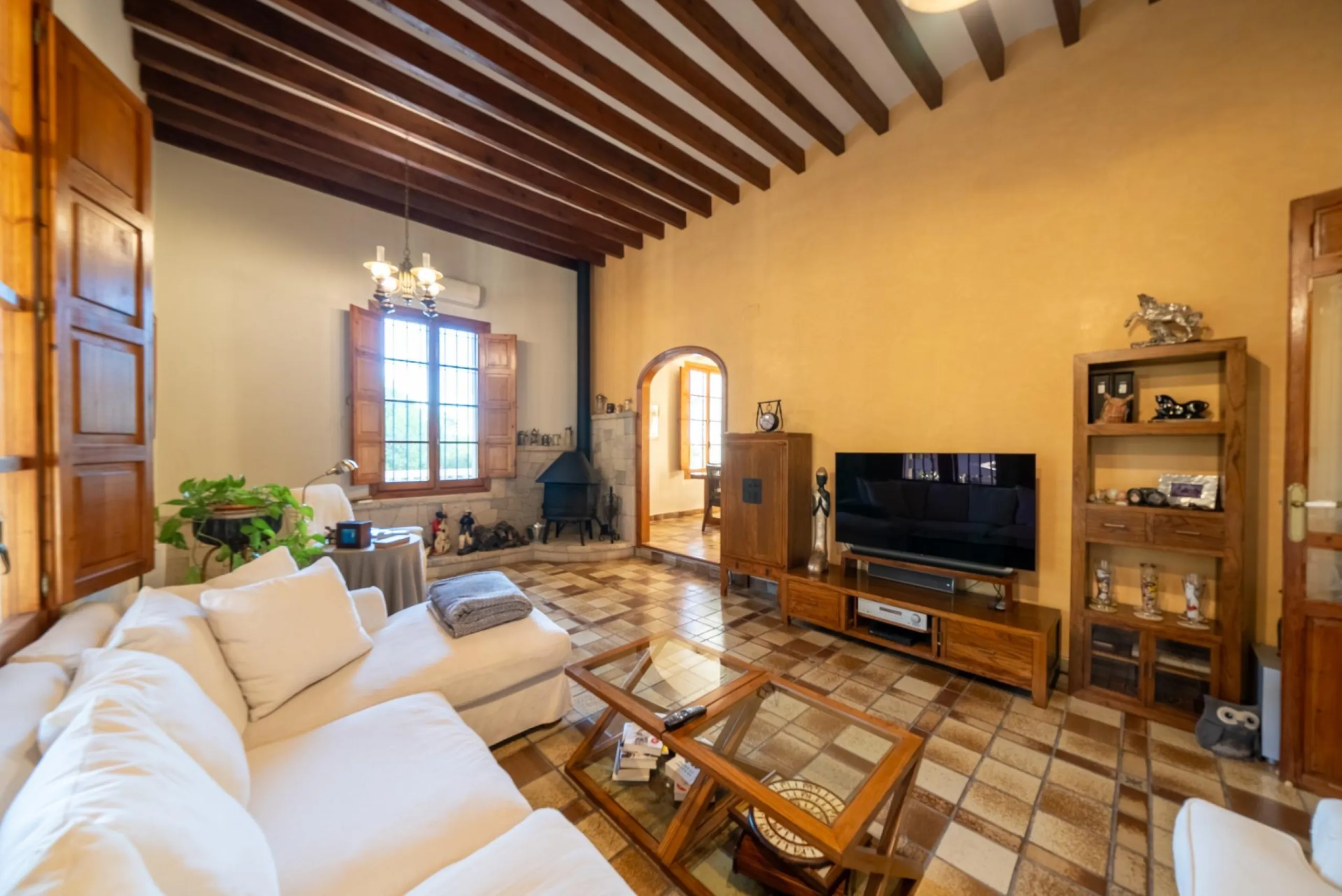 Rustic Oasis: Large House with Land All the Amenities
