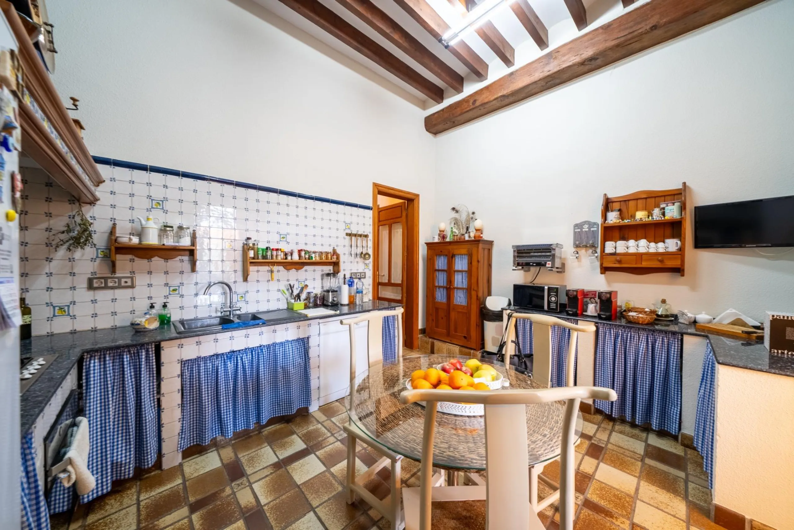 Rustic Oasis: Large House with Land All the Amenities
