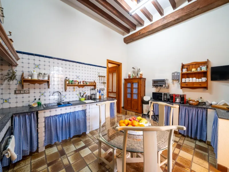 Rustic Oasis: Large House with Land All the Amenities