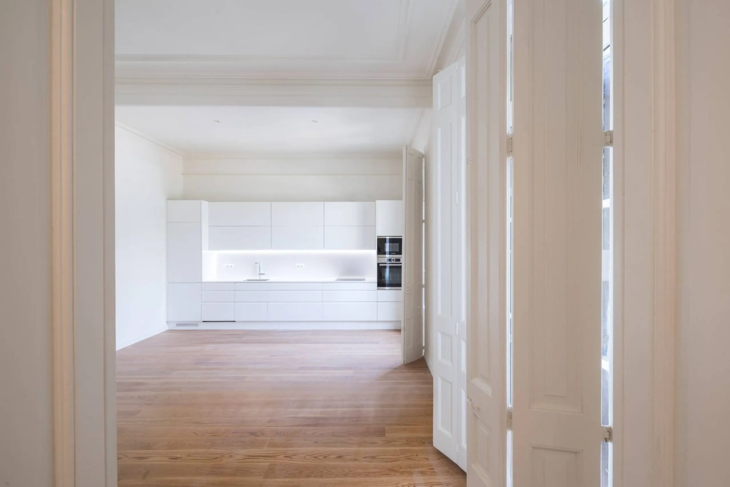Renovated Apartment with Balconies in Eixample Esquerra, Barcelona