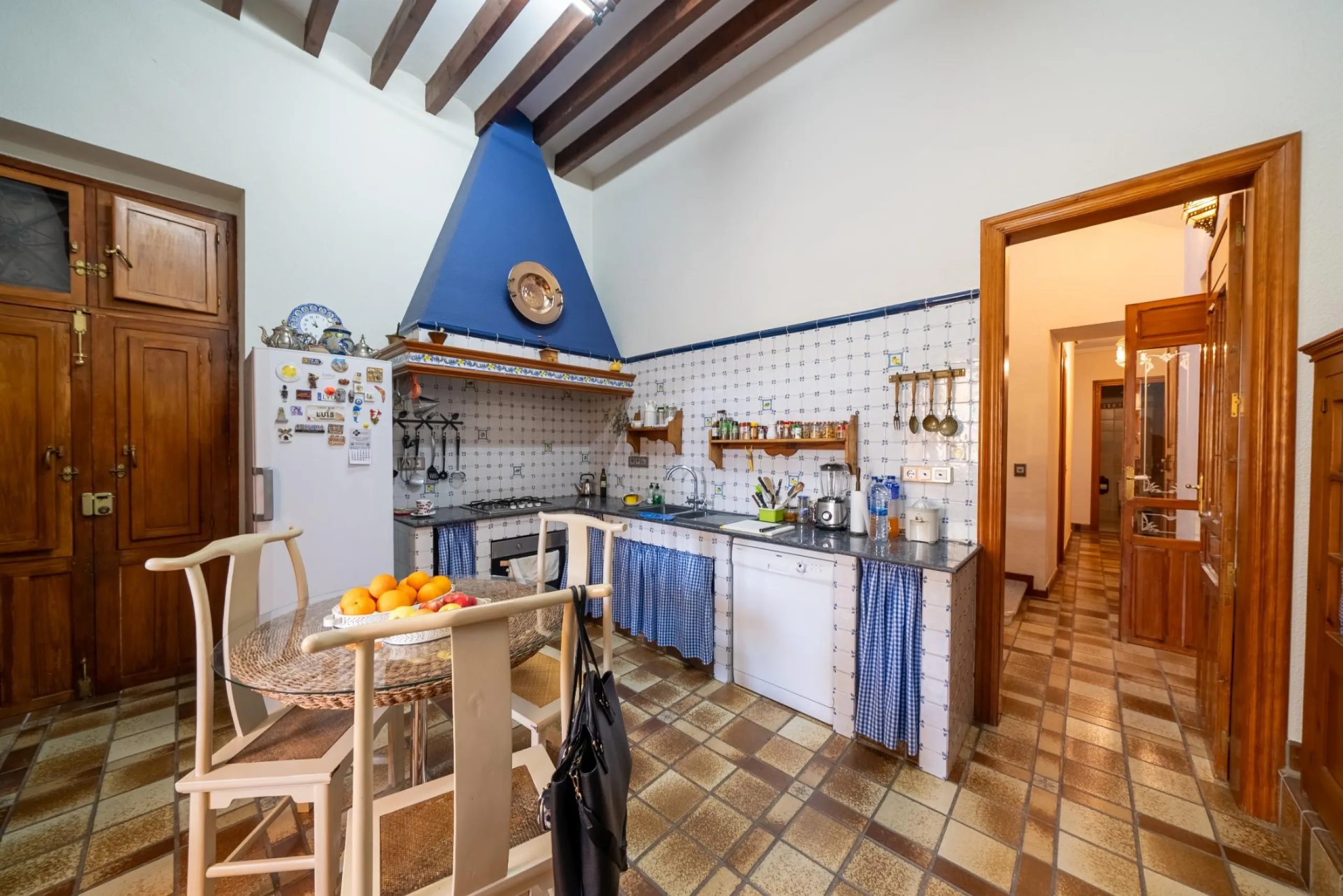 Rustic Oasis: Large House with Land All the Amenities
