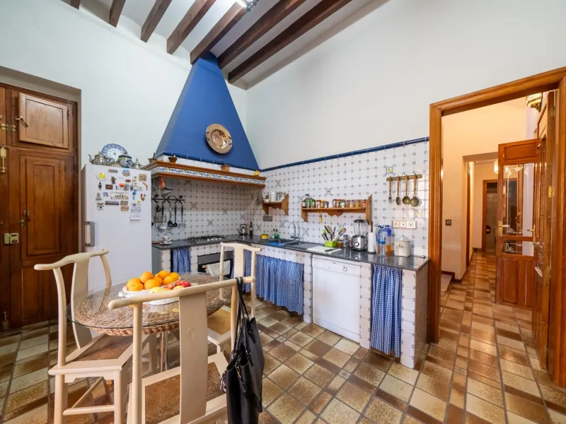 Rustic Oasis: Large House with Land All the Amenities