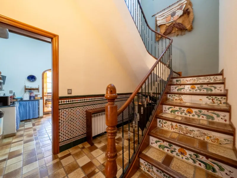 Rustic Oasis: Large House with Land All the Amenities