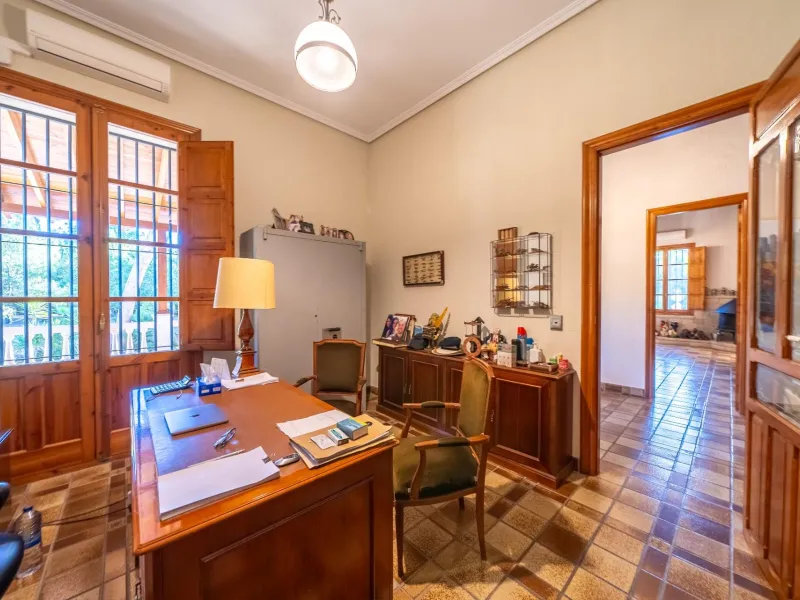 Rustic Oasis: Large House with Land All the Amenities