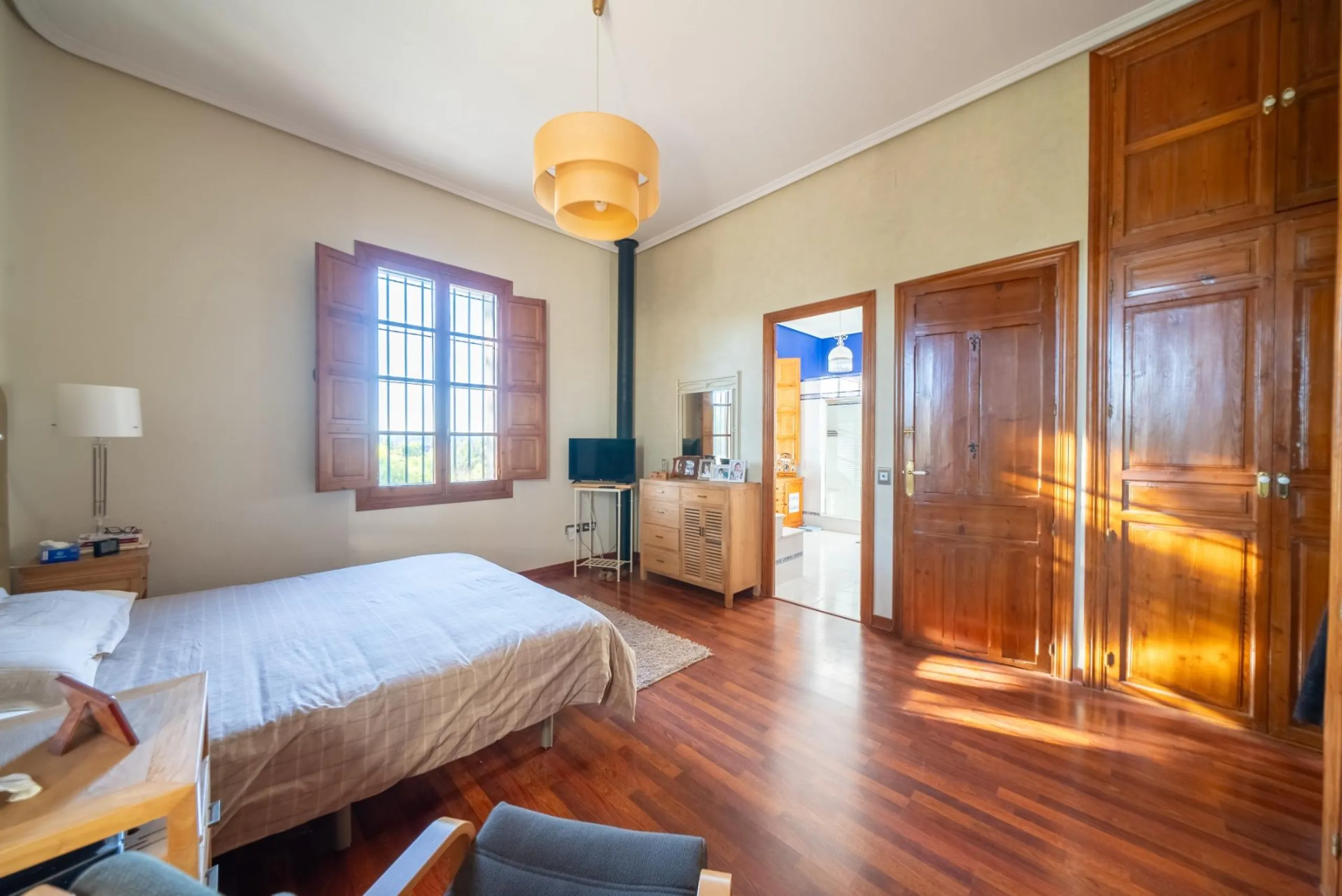 Rustic Oasis: Large House with Land All the Amenities