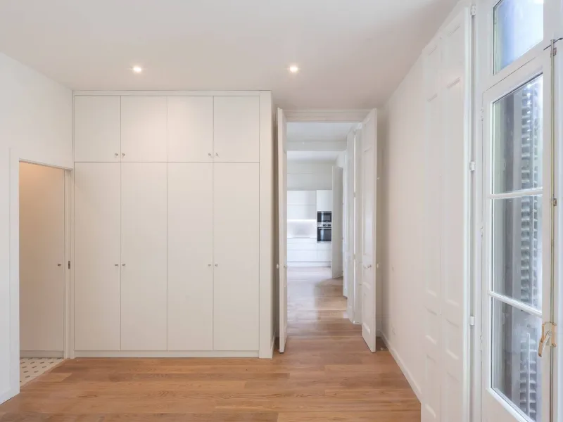 Renovated Apartment with Balconies in Eixample Esquerra, Barcelona