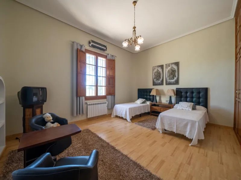 Rustic Oasis: Large House with Land All the Amenities