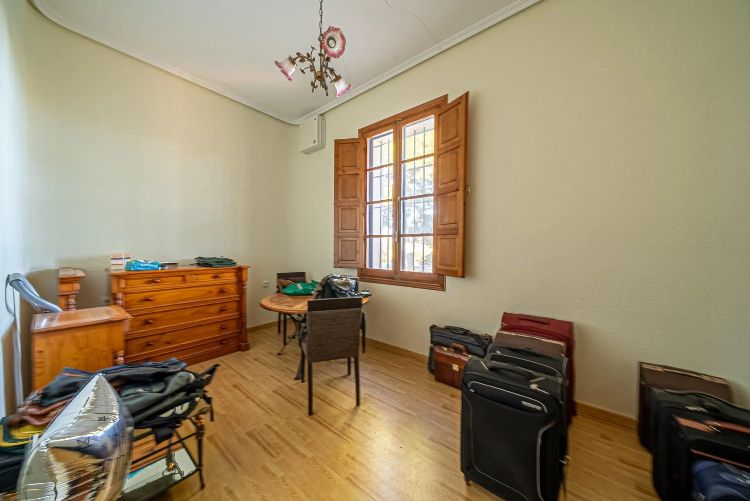 Rustic Oasis: Large House with Land All the Amenities