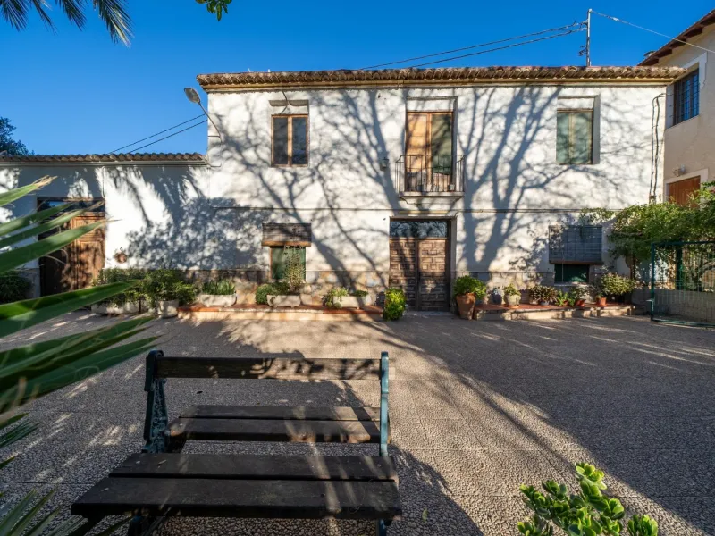 Rustic Oasis: Large House with Land All the Amenities
