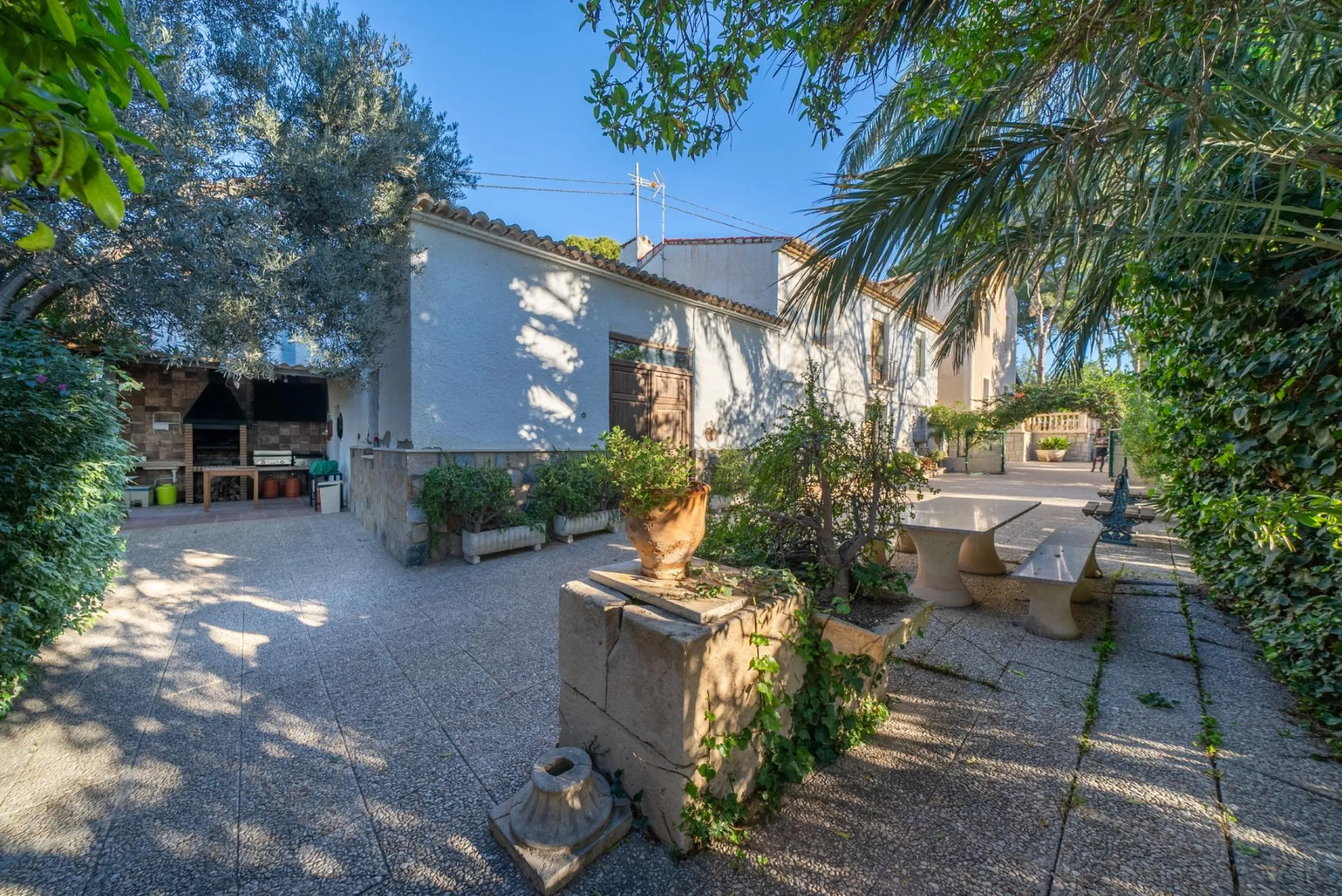 Rustic Oasis: Large House with Land All the Amenities