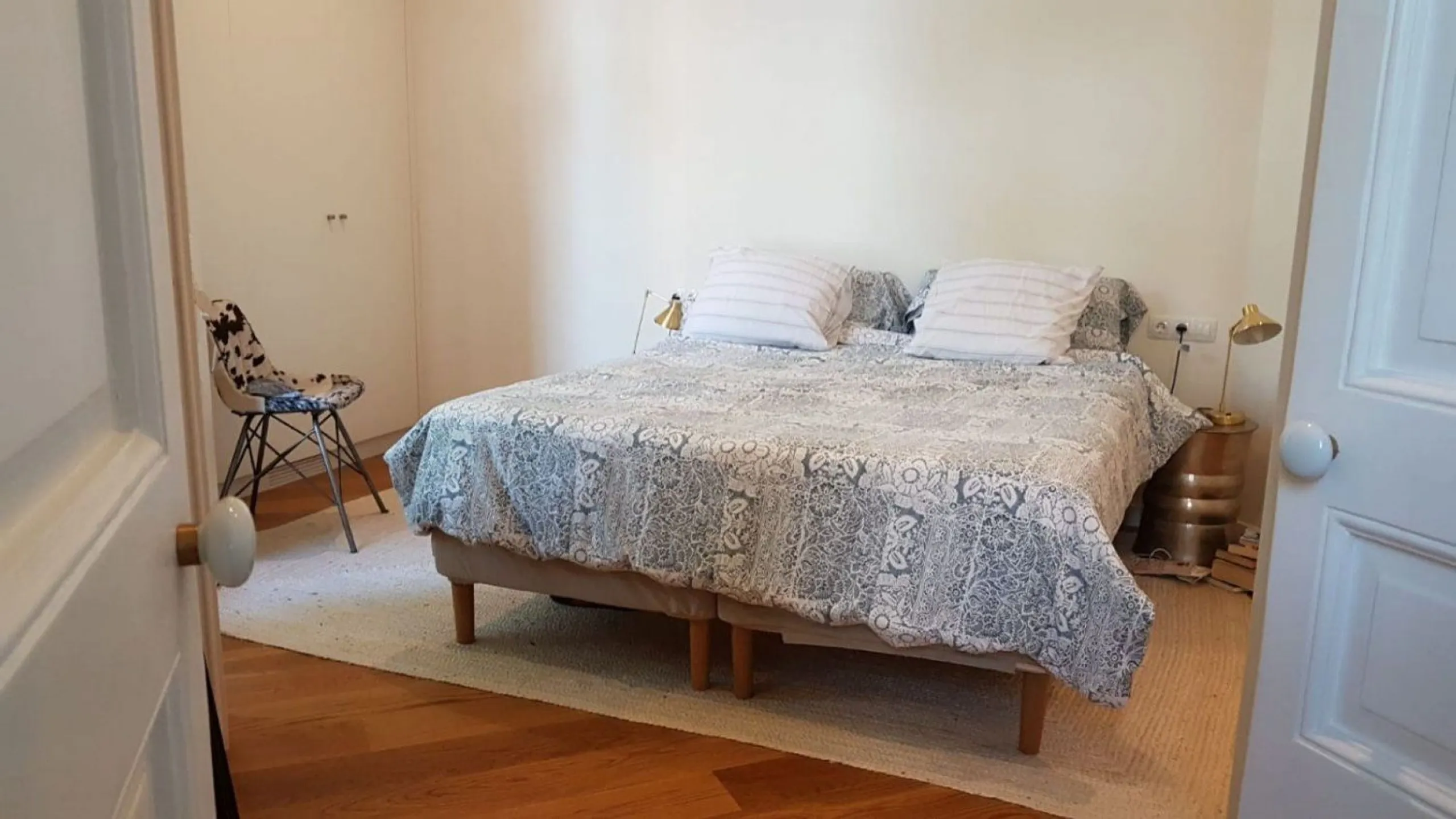 Renovated Apartment with Balconies in Eixample Esquerra, Barcelona
