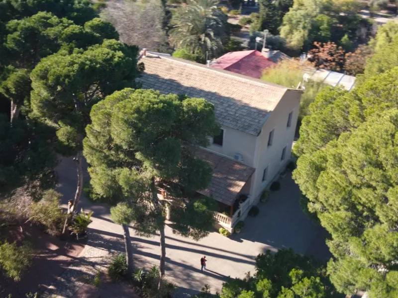 Rustic Oasis: Large House with Land All the Amenities