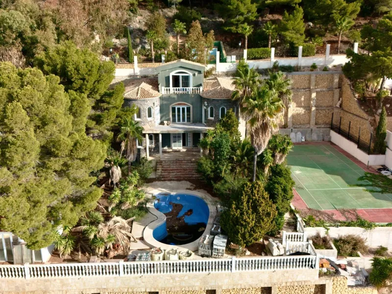 Lujo Mediterráneo en Altea Hills: Propiedad Exclusiva con Vistas Espectaculares y Espacios Únicos