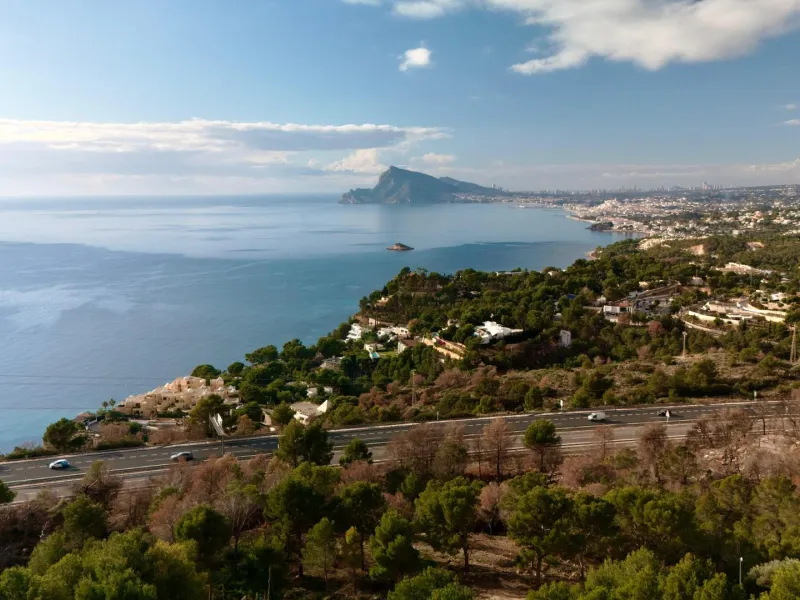 Lujo Mediterráneo en Altea Hills: Propiedad Exclusiva con Vistas Espectaculares y Espacios Únicos