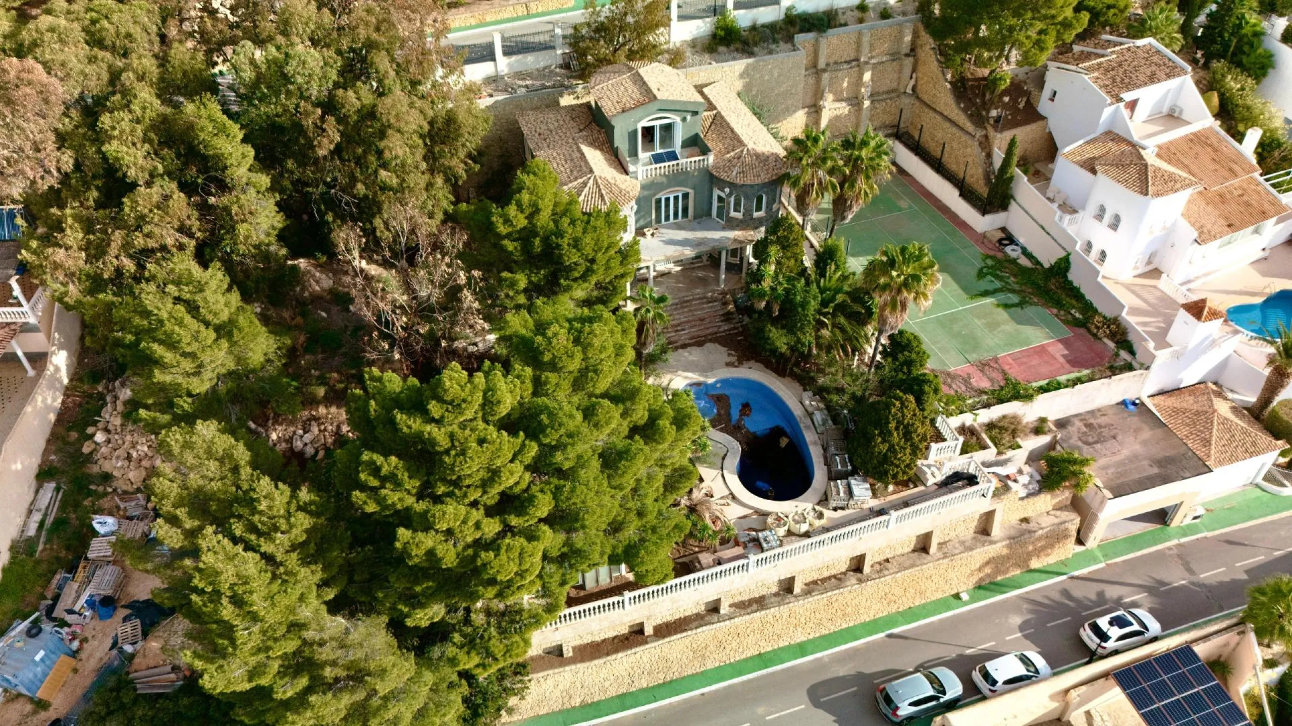 Lujo Mediterráneo en Altea Hills: Propiedad Exclusiva con Vistas Espectaculares y Espacios Únicos