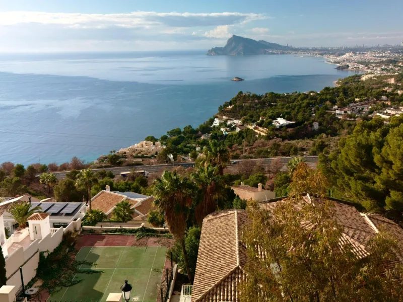 Lujo Mediterráneo en Altea Hills: Propiedad Exclusiva con Vistas Espectaculares y Espacios Únicos