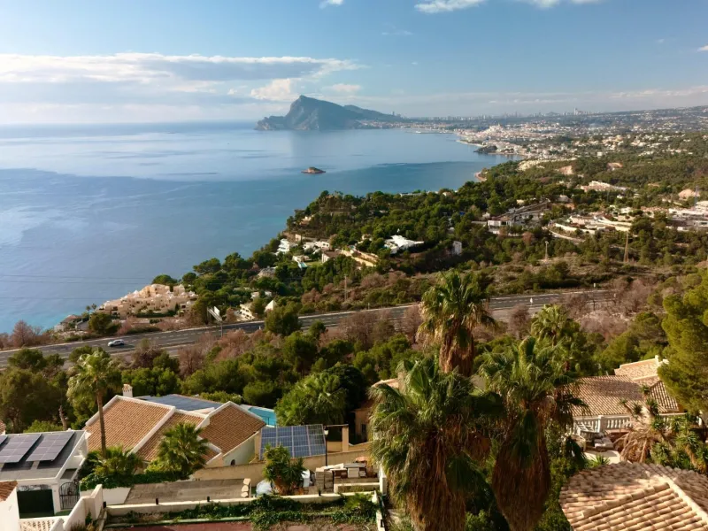 Lujo Mediterráneo en Altea Hills: Propiedad Exclusiva con Vistas Espectaculares y Espacios Únicos