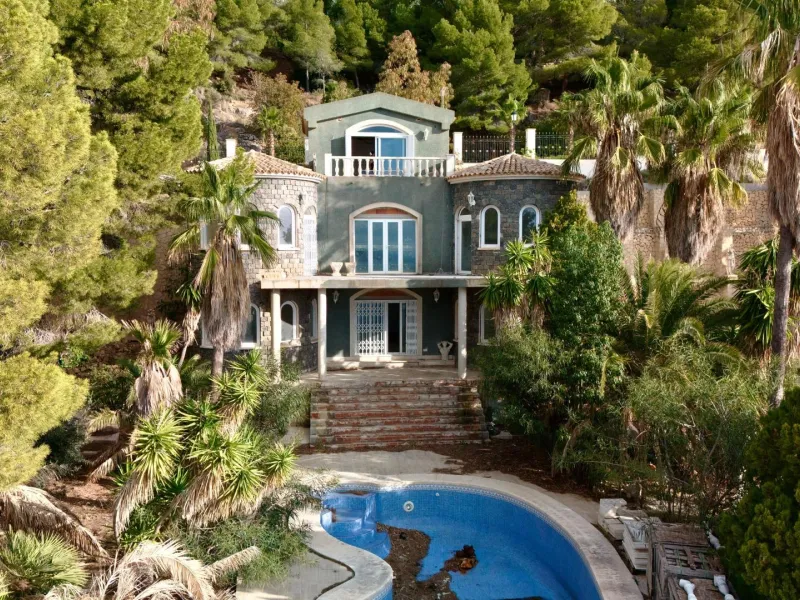 Lujo Mediterráneo en Altea Hills: Propiedad Exclusiva con Vistas Espectaculares y Espacios Únicos