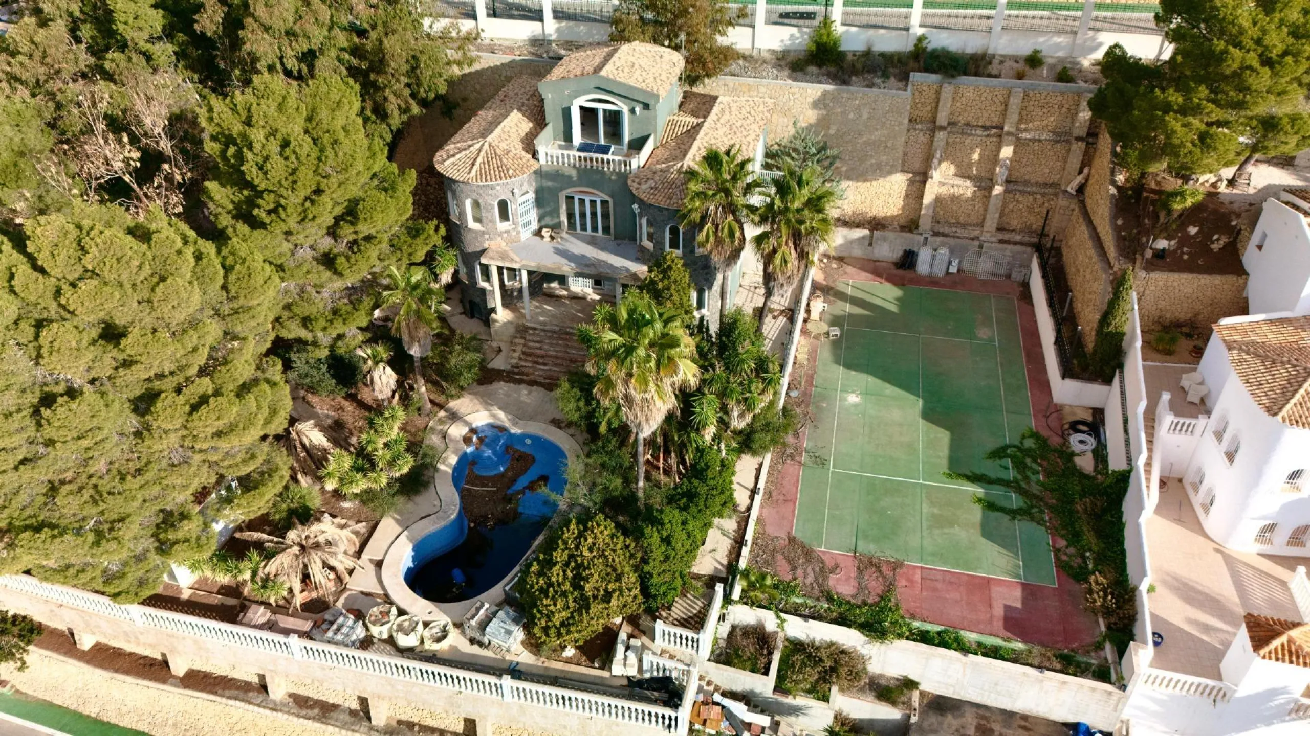 Lujo Mediterráneo en Altea Hills: Propiedad Exclusiva con Vistas Espectaculares y Espacios Únicos