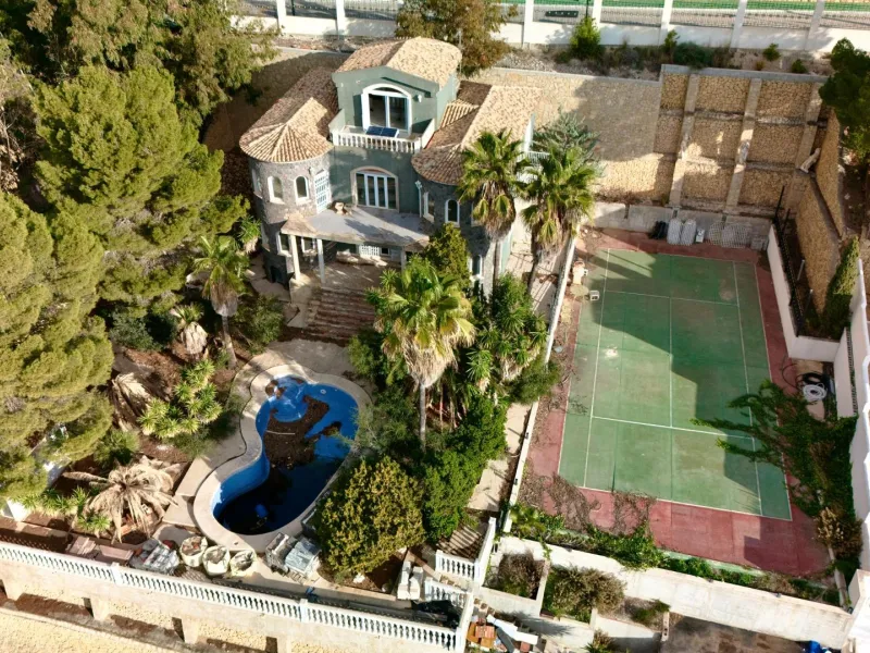 Lujo Mediterráneo en Altea Hills: Propiedad Exclusiva con Vistas Espectaculares y Espacios Únicos
