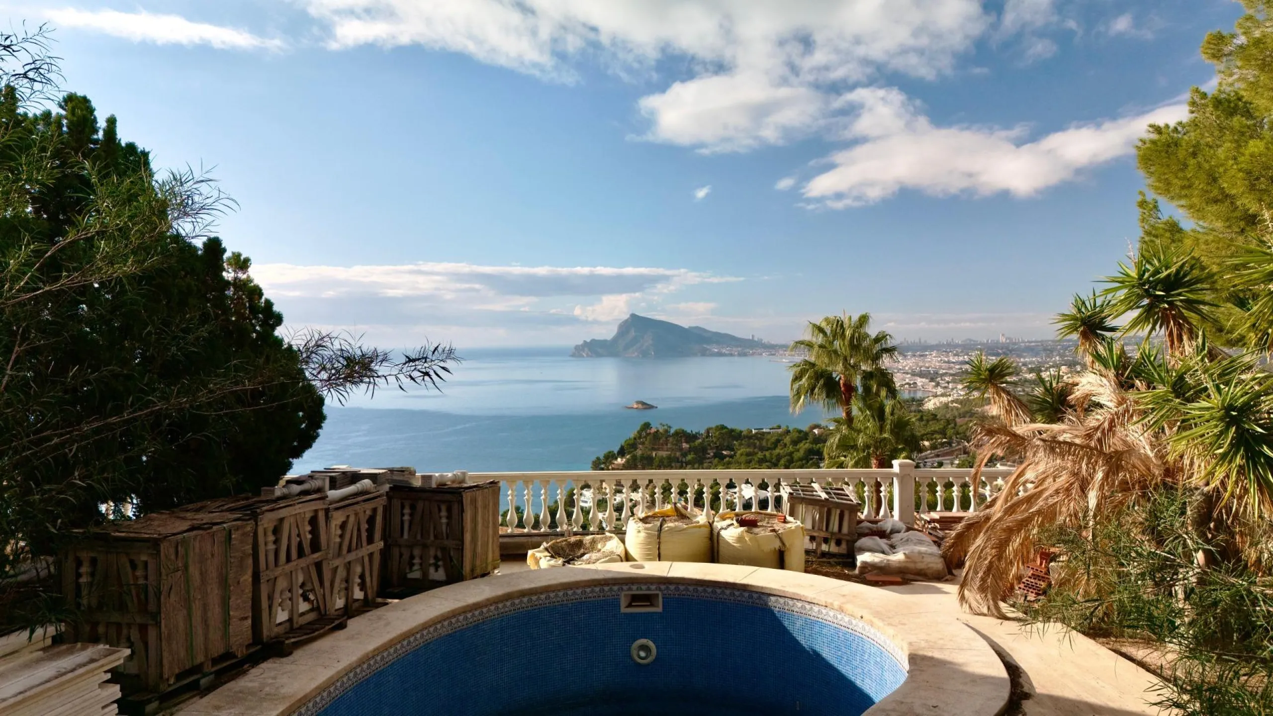 Lujo Mediterráneo en Altea Hills: Propiedad Exclusiva con Vistas Espectaculares y Espacios Únicos