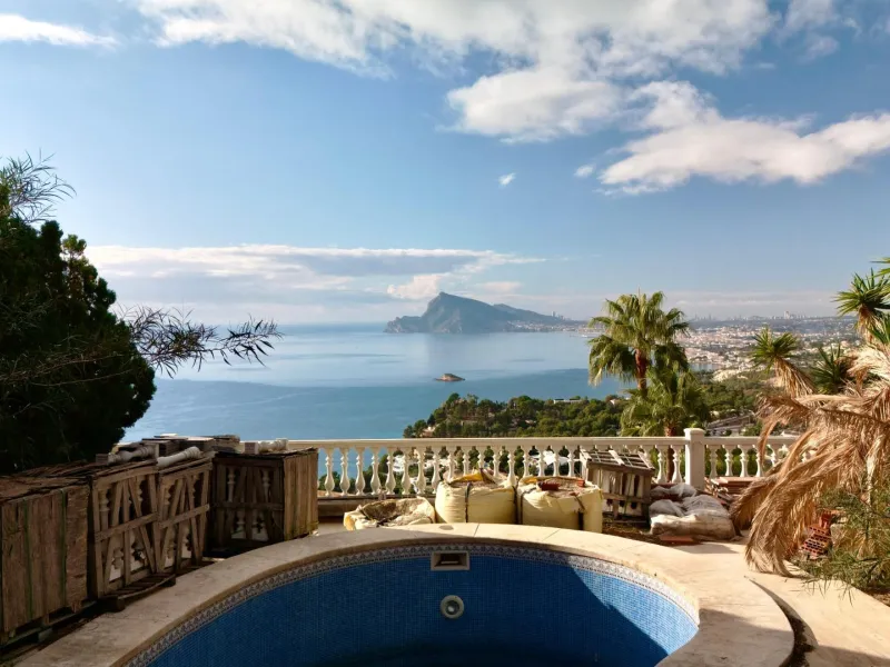Lujo Mediterráneo en Altea Hills: Propiedad Exclusiva con Vistas Espectaculares y Espacios Únicos