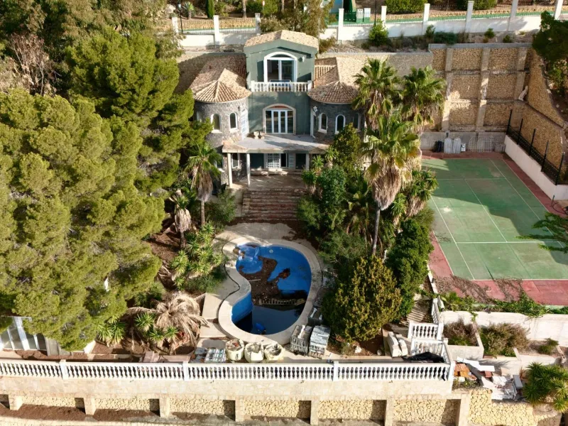 Lujo Mediterráneo en Altea Hills: Propiedad Exclusiva con Vistas Espectaculares y Espacios Únicos
