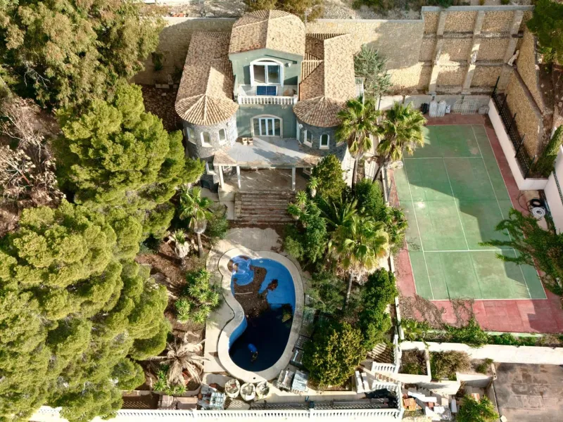 Lujo Mediterráneo en Altea Hills: Propiedad Exclusiva con Vistas Espectaculares y Espacios Únicos