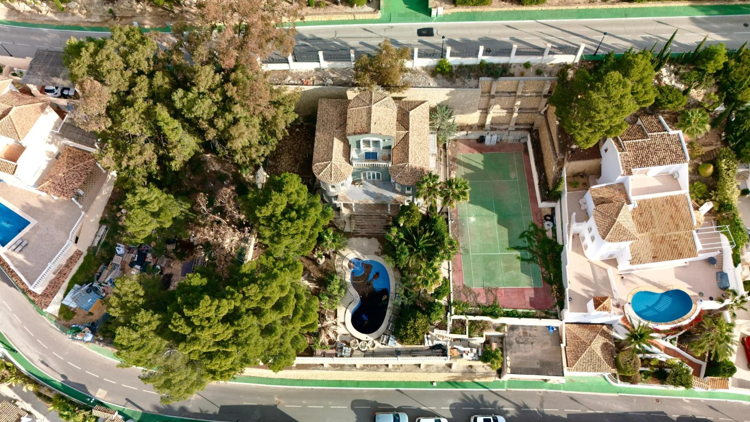 Lujo Mediterráneo en Altea Hills: Propiedad Exclusiva con Vistas Espectaculares y Espacios Únicos