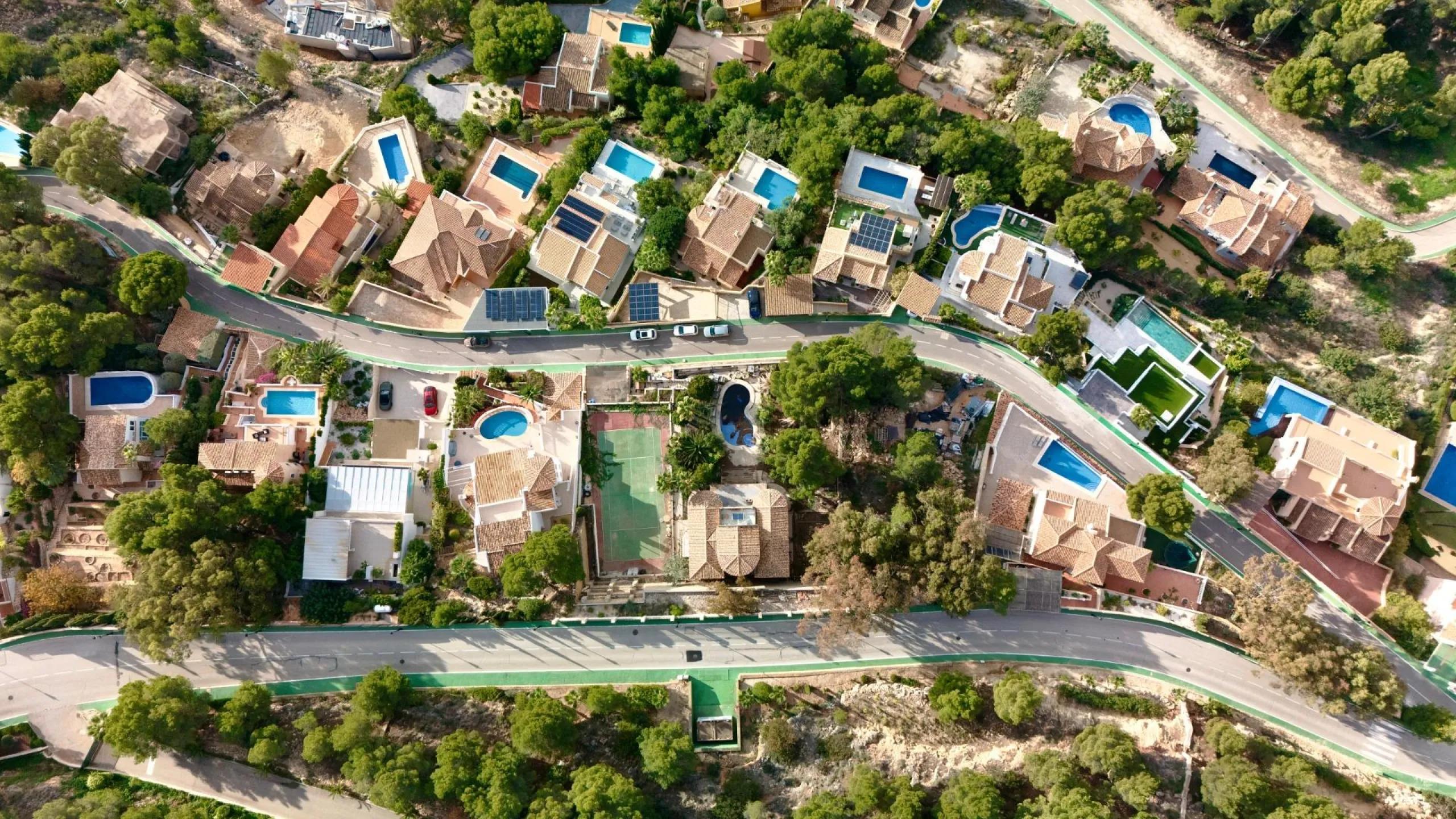 Lujo Mediterráneo en Altea Hills: Propiedad Exclusiva con Vistas Espectaculares y Espacios Únicos