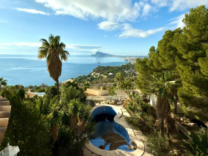 Lujo Mediterráneo en Altea Hills: Propiedad Exclusiva con Vistas Espectaculares y Espacios Únicos