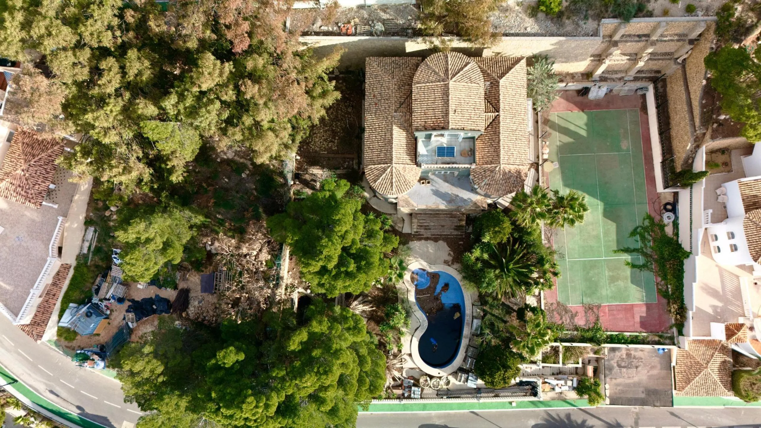 Lujo Mediterráneo en Altea Hills: Propiedad Exclusiva con Vistas Espectaculares y Espacios Únicos