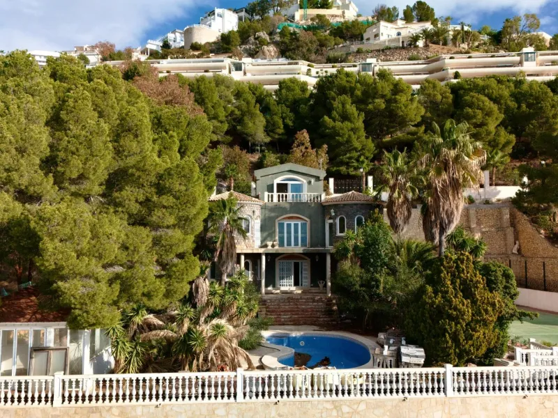 Lujo Mediterráneo en Altea Hills: Propiedad Exclusiva con Vistas Espectaculares y Espacios Únicos
