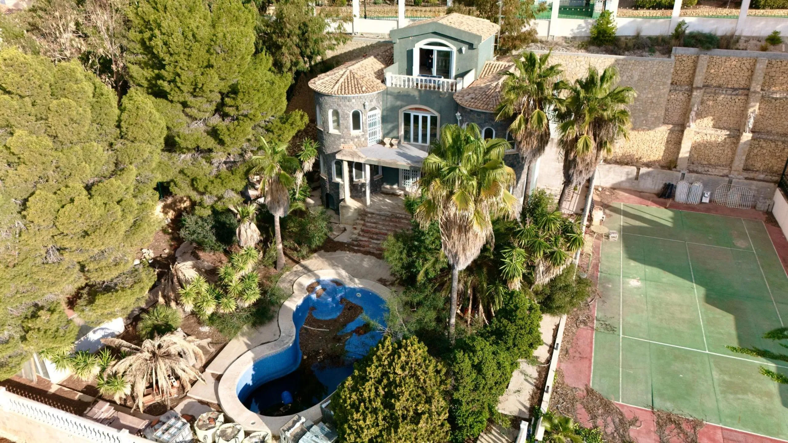 Lujo Mediterráneo en Altea Hills: Propiedad Exclusiva con Vistas Espectaculares y Espacios Únicos