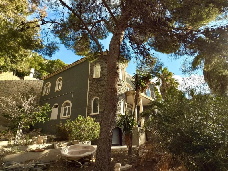 Lujo Mediterráneo en Altea Hills: Propiedad Exclusiva con Vistas Espectaculares y Espacios Únicos