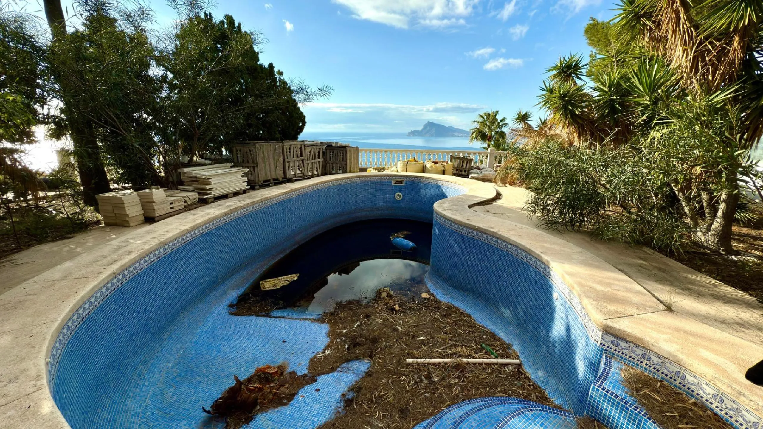Lujo Mediterráneo en Altea Hills: Propiedad Exclusiva con Vistas Espectaculares y Espacios Únicos