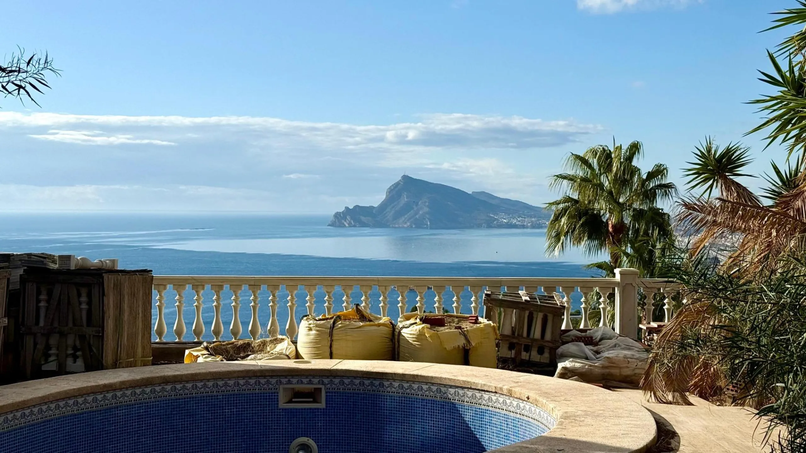 Lujo Mediterráneo en Altea Hills: Propiedad Exclusiva con Vistas Espectaculares y Espacios Únicos